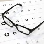 視力維持のためには、外で遊ぶべし